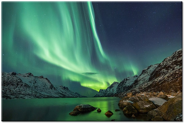 canvas-leinwandbild, astronomie, aurora-borealis, berge, blau, braun, cyan, gelb, grun, himmel, klippen, landschaft, schnee, seen, sonstiges, sterne, weiss