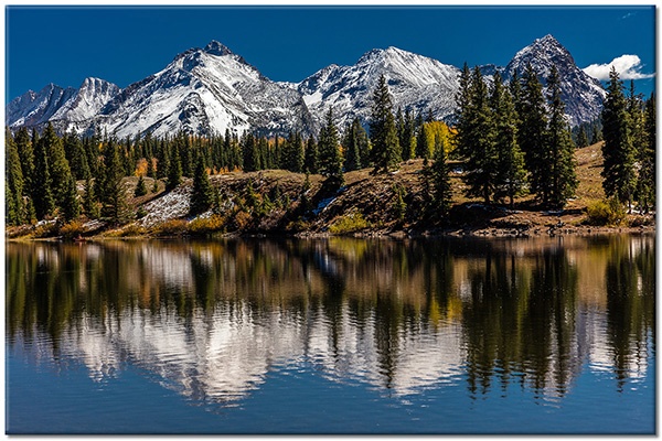 canvas-leinwandbild, baeume, berge, blau, braun, grun, klippen, landschaft, orange, schnee, schwarz, seen, spiegelung, tannen, waelder, walder, weiss