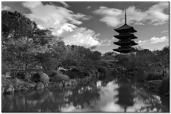 canvas-leinwandbild, andere-landschaften, baeume, blau, bunt, gelb, grau, grun, herbst, himmel, japan, landschaft, orange, rot, schwarz, seen, spiegelung, stadtische-landliche-landschaften, tempel, tourismus, weiss, wolken