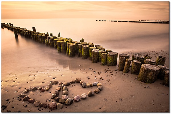 tableau sur toile, coeur, coucher-soleil, lever-du-soleil, marron, mer, mer-cascades-lacs, orange, paysages, pierres, plage, rose