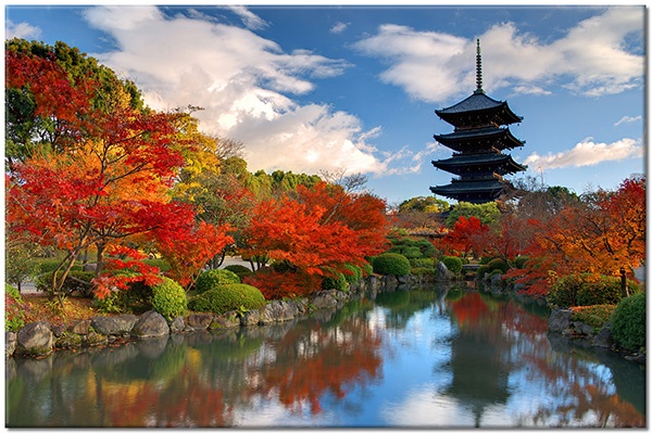 tableau sur toile, arbres, automne, autres-paysages, blanc, bleu, ciel, gris, japon, jaune, lacs, miroir, multicolore, noir, nuages, orange, paysages, paysages-urbains-ruraux, rouge, temples, tourisme, vert