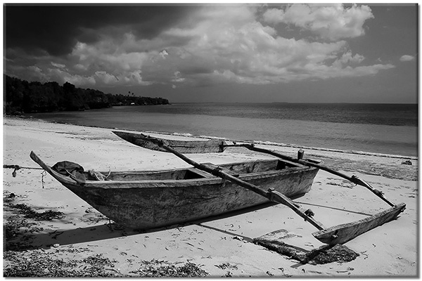 tableau sur toile, bateaux-navires, beige, blanc, bleu, bois, ciel, cyan, gris, marron, mer, mer-cascades-lacs, noir, nuages, paysages, plage, vert